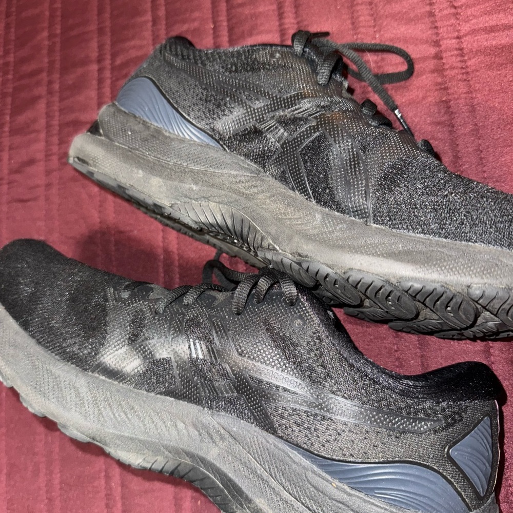 Asics Black Athletic Shoes with Cushioned Midsole and Modern Design